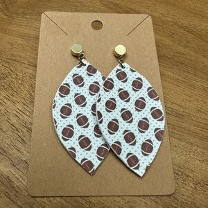 5/$10 Football Pattern Leaf Earrings‎